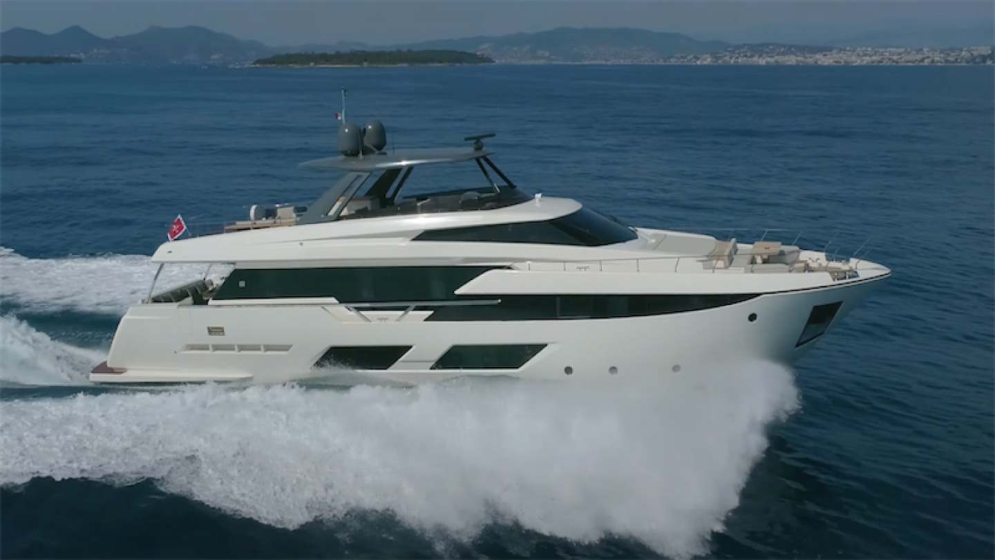 5-Java-ferretti-920-damonte-yachts